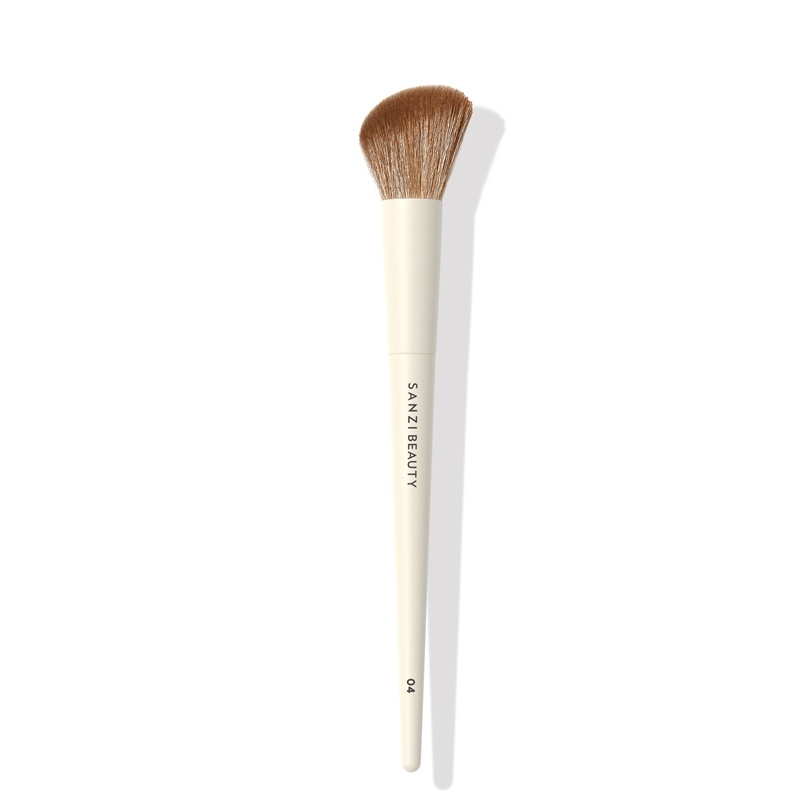 Sanzi Bronzer Brush 04 hos parfumerihamoghende.dk 