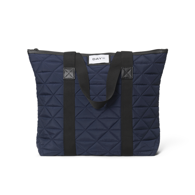 Day Gweneth RE-Q Tune Bag M Navy Blazer hos parfumerihamoghende.dk 