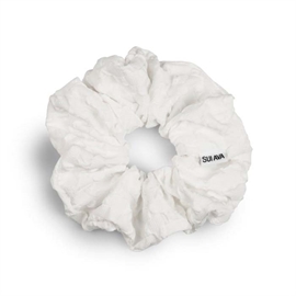 Su Ava Daydream Scrunchie - White hos parfumerihamoghende.dk 